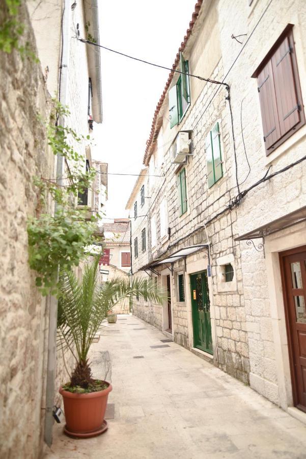 Luka'S Amber Rooms In The Center Of Trogir Exterior foto