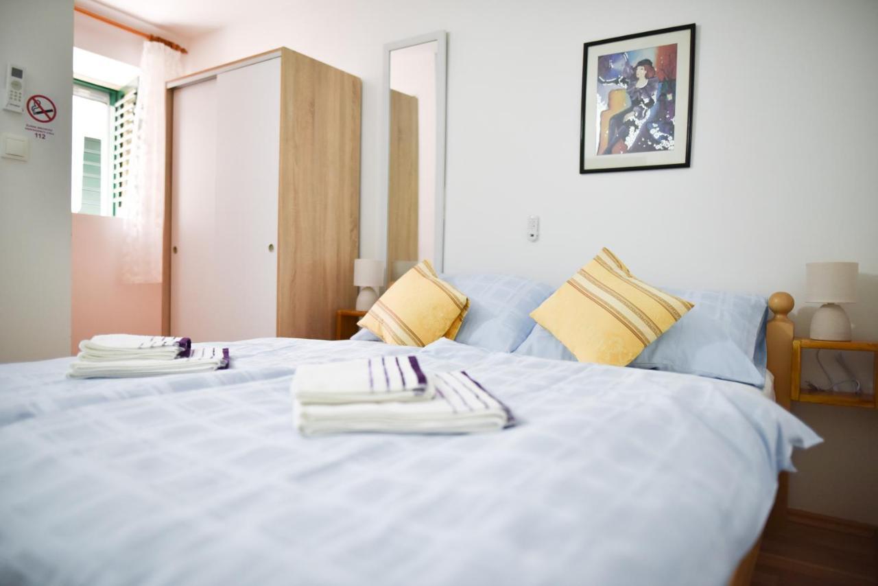 Luka'S Amber Rooms In The Center Of Trogir Exterior foto